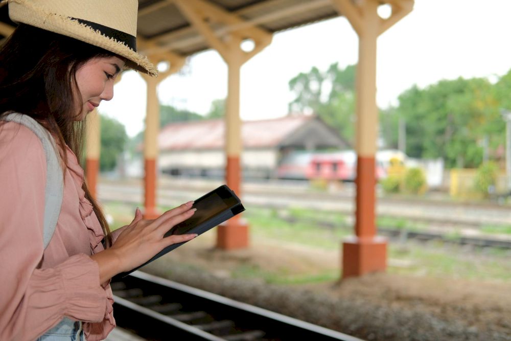 Book overnight train tickets online is ideal for tech-savvy travelers, planners who want to secure tickets in advance, or those traveling during peak season (Source: Freepik)